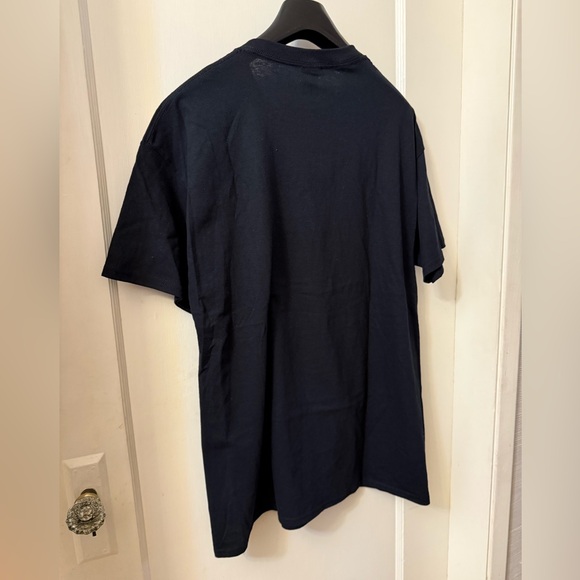 NWOT ‘TEAM LIKE THAT’ Black T-Shirt Canucks Logo on front - Picture 6 of 11